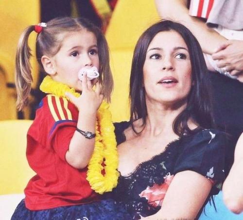 Самые знаменитые футболисты ЧМ 2014: чьи жены и подруги красивее