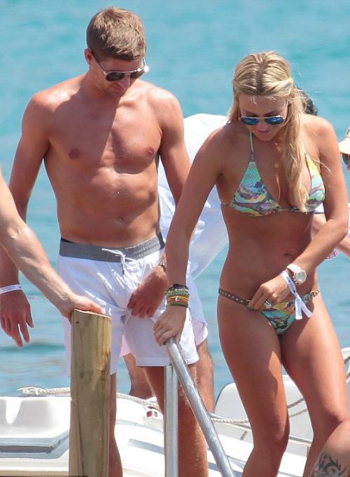 Самые знаменитые футболисты ЧМ 2014: чьи жены и подруги красивее