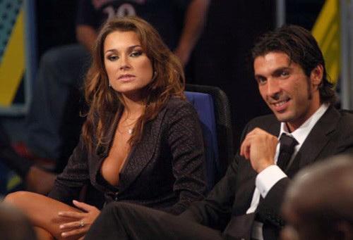 Самые знаменитые футболисты ЧМ 2014: чьи жены и подруги красивее