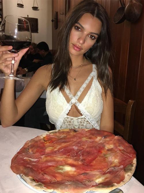 Знаменитости, которые любят фастфуд