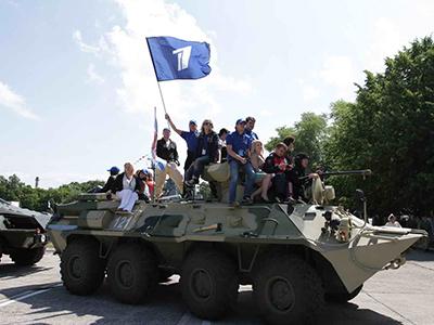 Звезды Первого канала поздравили балтийских моряков с юбилеем