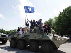 Звезды Первого канала поздравили балтийских моряков с юбилеем