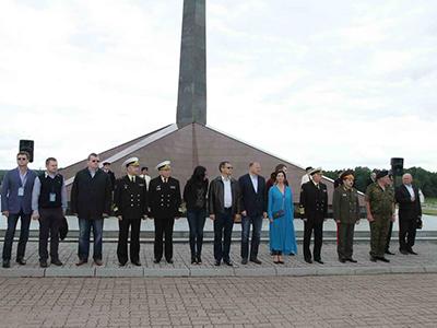 Звезды Первого канала поздравили балтийских моряков с юбилеем