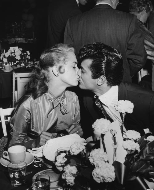 Редкие фотографии юных знаменитостей. часть 9