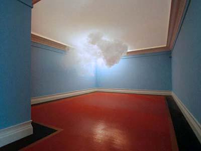 «Домашнее» облако Nimbus II было создано в четырех стенах голландским художником Бернднаутом Смайлдом (Berndnaut Smilde) с помощью дымовой машины, термостата и подсветки.