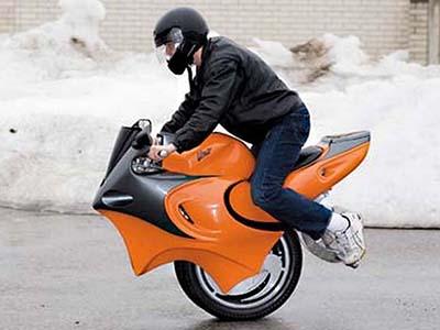 «The Uno» - самодельный одноколесный мотоцикл-гибрид, который был собран 18-летним энтузиастом Беном Гулаком (Ben Gulak) и впервые продемонстрирован в 2008 году на автомобильном шоу в Торонто, Канада.