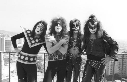 12 легендарных музыкальных групп, которые начинали с другого названия