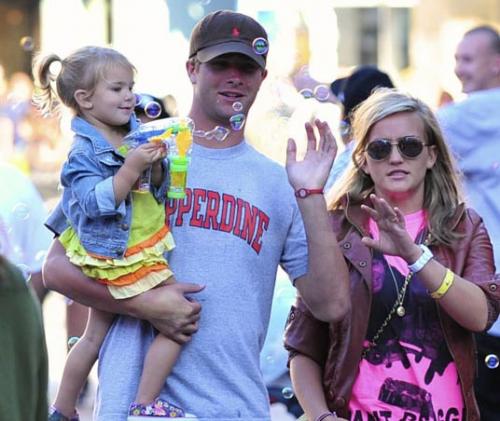 Звёзды отдыхают семьями