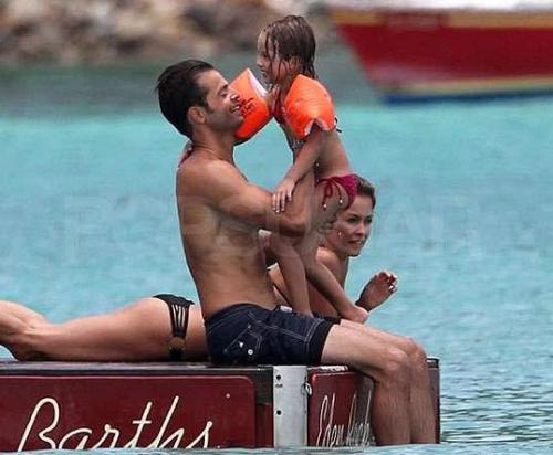 Звёзды отдыхают семьями