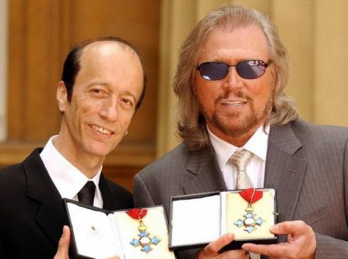 Облысевшие знаменитости, пойманные папарацци без париков