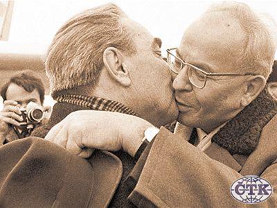 10 фактов про поцелуи Брежнева
