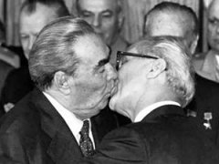 10 фактов про поцелуи Брежнева