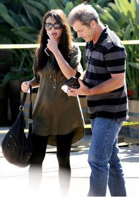 Оксана Григорьева и Мел Гибсон показали новорожденную дочь