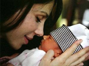 Оксана Григорьева и Мел Гибсон показали новорожденную дочь