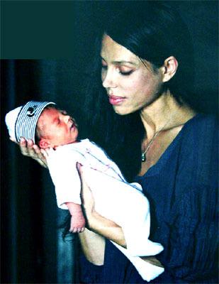 Оксана Григорьева и Мел Гибсон показали новорожденную дочь