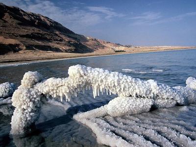 Странные соляные образования в Мертвом море