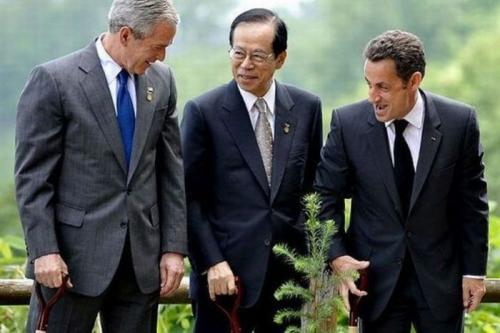 Политики тоже "отжигают"…