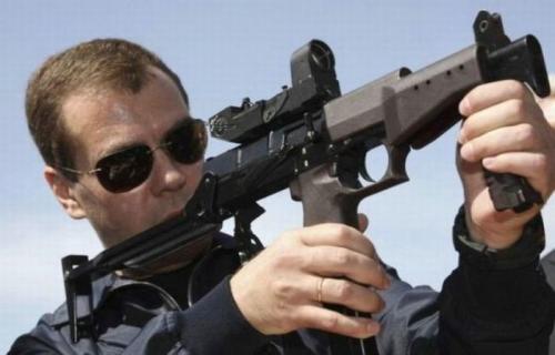 Политики тоже "отжигают"…