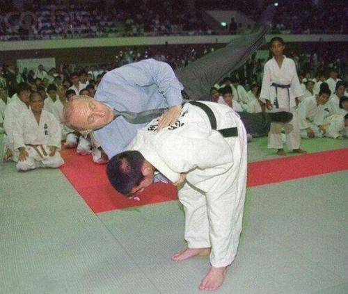 Политики тоже "отжигают"…