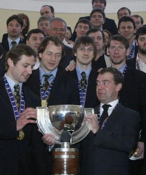 Политики тоже "отжигают"…