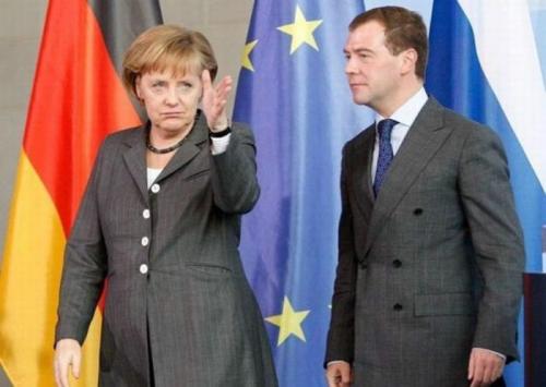 Политики тоже "отжигают"…