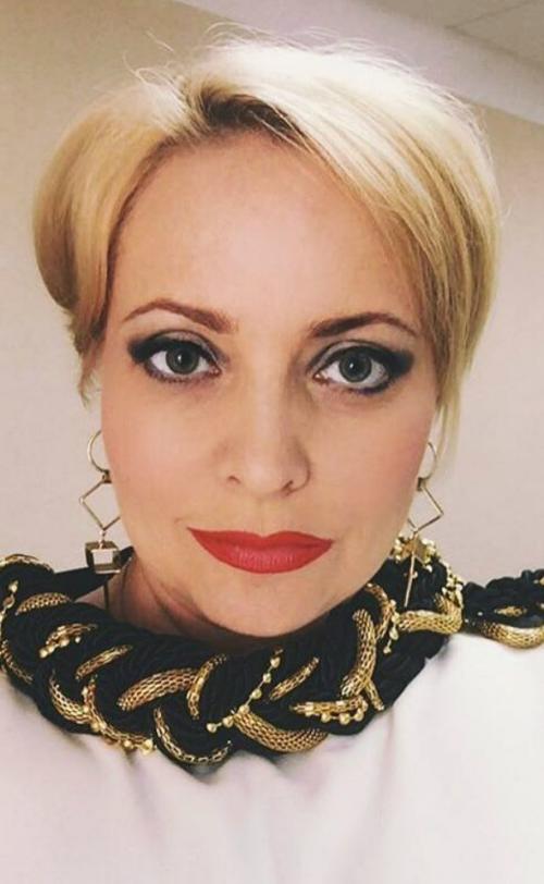 От простушки до гламурной леди: удивительные метаморфозы звезд