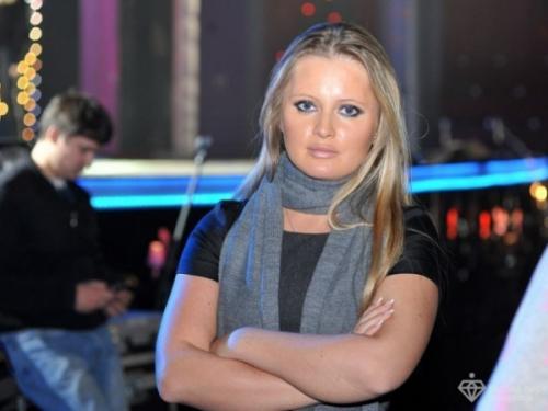 От простушки до гламурной леди: удивительные метаморфозы звезд