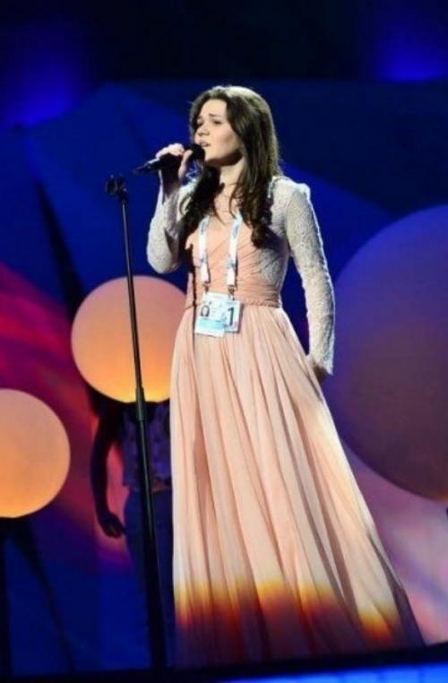 От простушки до гламурной леди: удивительные метаморфозы звезд