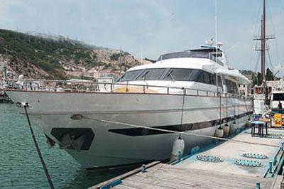 Алсу подарили яхту за  миллион