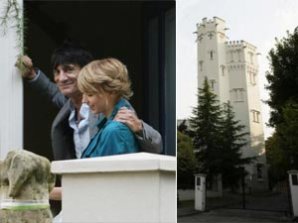 Гитарист Rolling Stones поселился в замке с русской любовницей