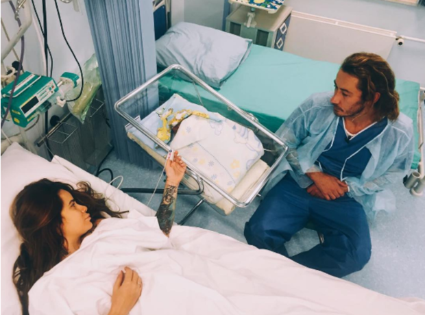 Знаменитости, которые рожали в прямом эфире