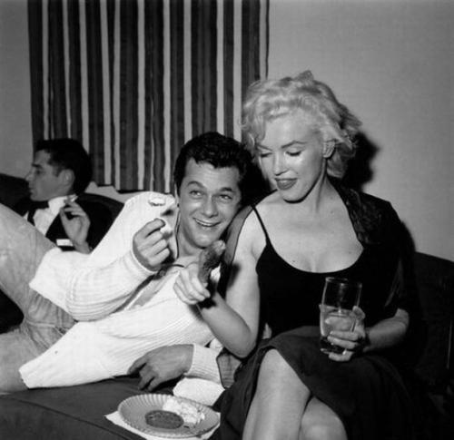 Редкие фотографии юных знаменитостей. Часть 15