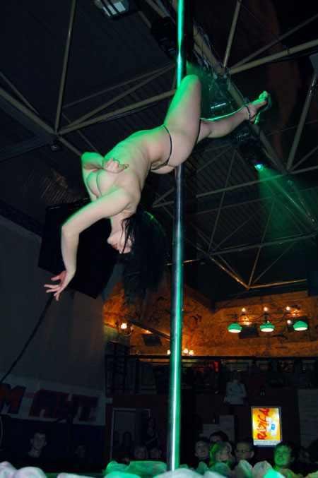 Латиноамериканок призвали к шесту