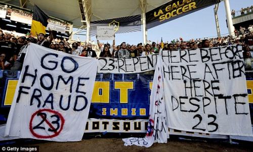 Дэвид Бекхэм кинулся на зарвавшегося фаната с кулаками