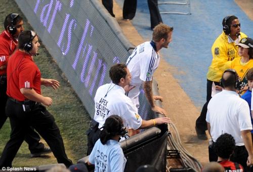 Дэвид Бекхэм кинулся на зарвавшегося фаната с кулаками