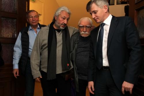 Армену Джигарханяну на 80-летие подарили сюрпризы