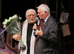 Армену Джигарханяну на 80-летие подарили сюрпризы