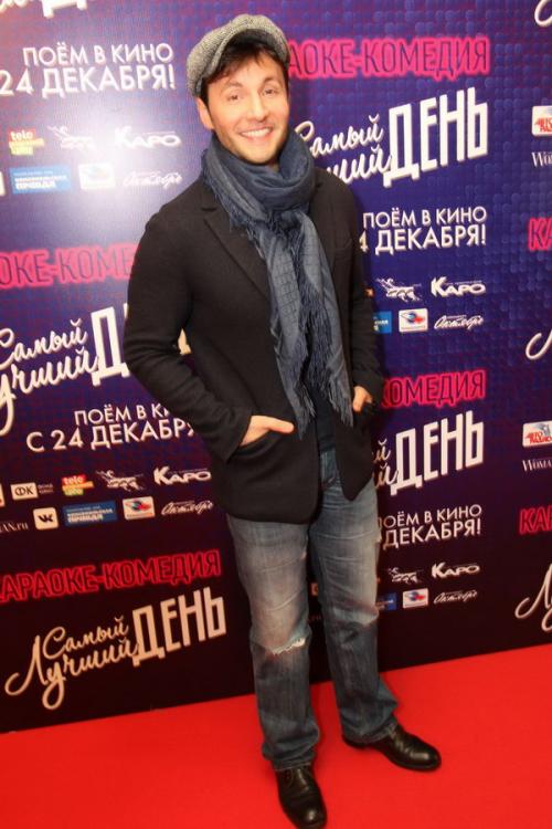 Бекмамбетов привез на премьеру в Москву изобретателя караоке