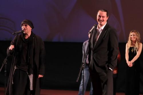 Бекмамбетов привез на премьеру в Москву изобретателя караоке