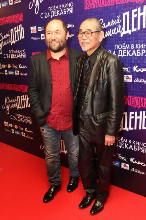 Бекмамбетов привез на премьеру в Москву изобретателя караоке