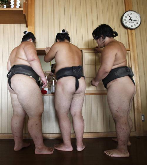Тренировка борцов сумо в Фукусиме