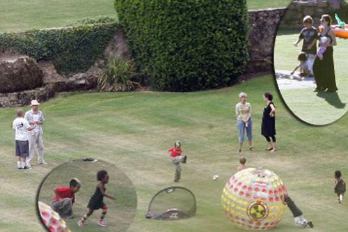 Анджелину Джоли впервые засняли после родов