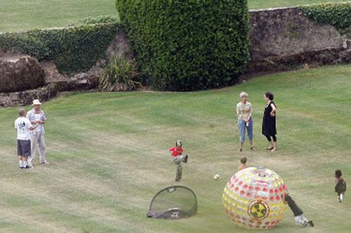 Анджелину Джоли впервые засняли после родов