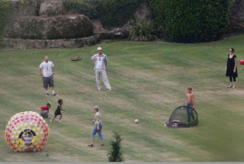 Анджелину Джоли впервые засняли после родов