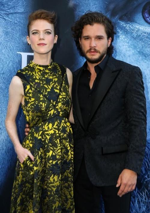 Актеры из «Игры престолов» сыграли свадьбу в старинном замке