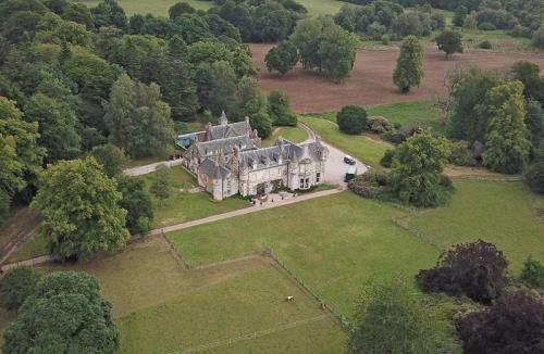 Актеры из «Игры престолов» сыграли свадьбу в старинном замке