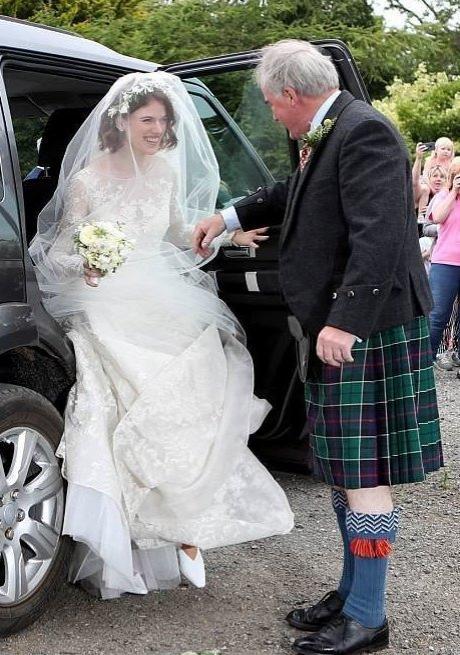 Актеры из «Игры престолов» сыграли свадьбу в старинном замке