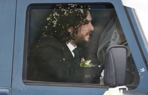 Актеры из «Игры престолов» сыграли свадьбу в старинном замке