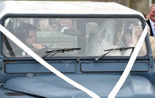 Актеры из «Игры престолов» сыграли свадьбу в старинном замке