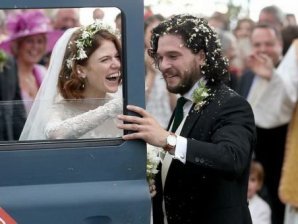 Актеры из «Игры престолов» сыграли свадьбу в старинном замке